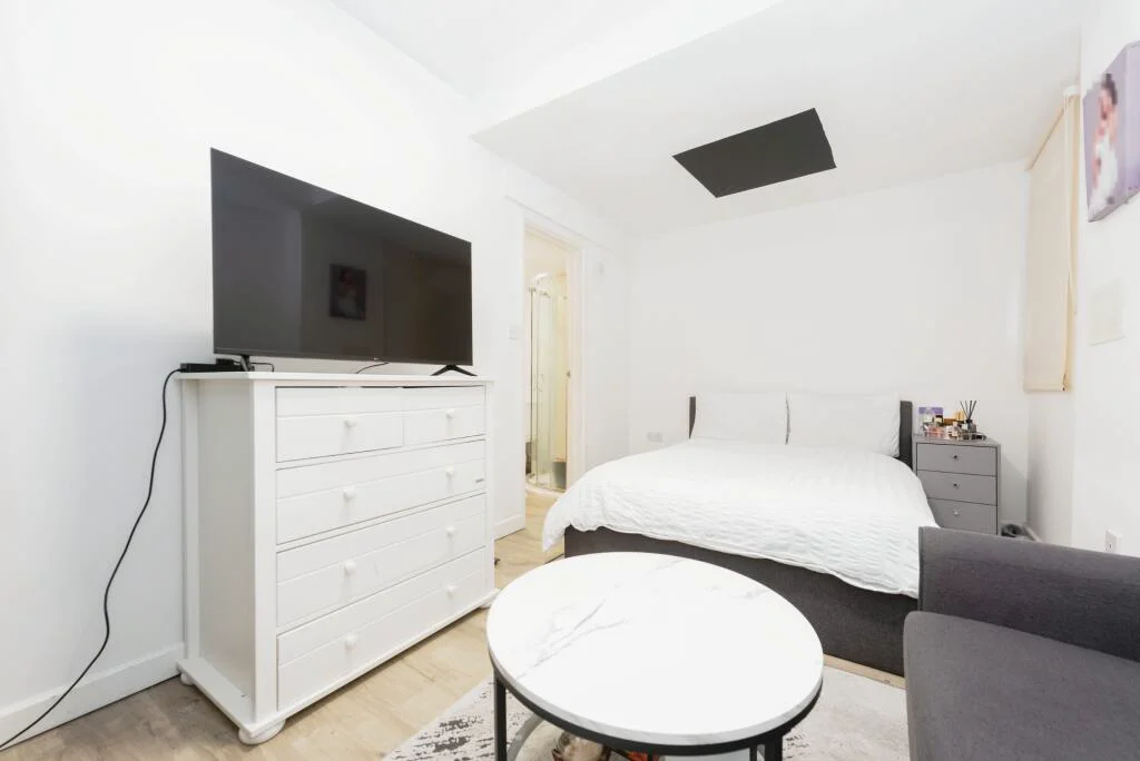 Bedroom with a double bed and a garden view, original